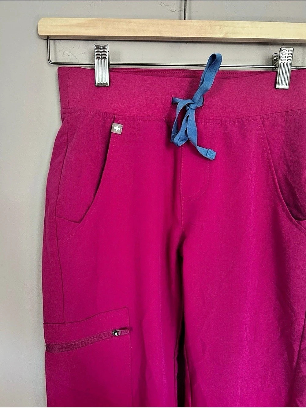 FIGS Technical Collection Scrub Top & Jogger Pants Pink XXS